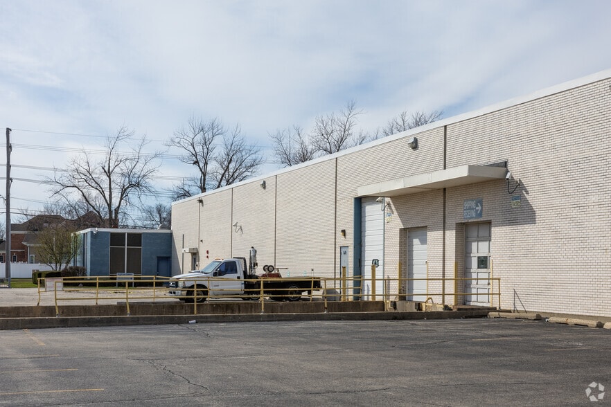 More Photos Of 1111 S Wheeling Rd, Wheeling Warehouse For Lease