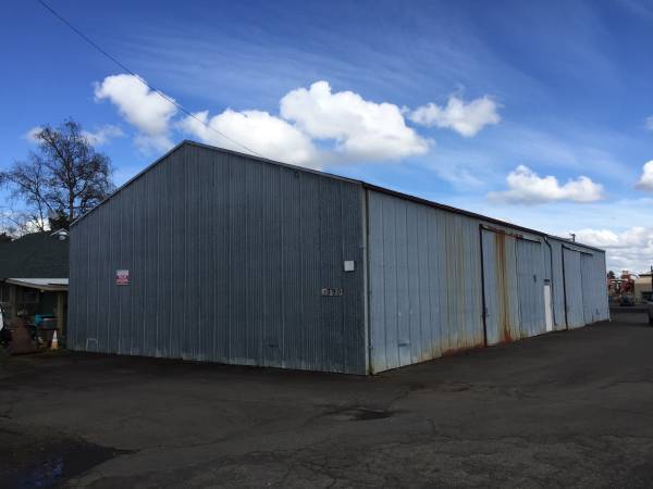 More Photos Of 1390 Main, Dallas Manufacturing For Lease