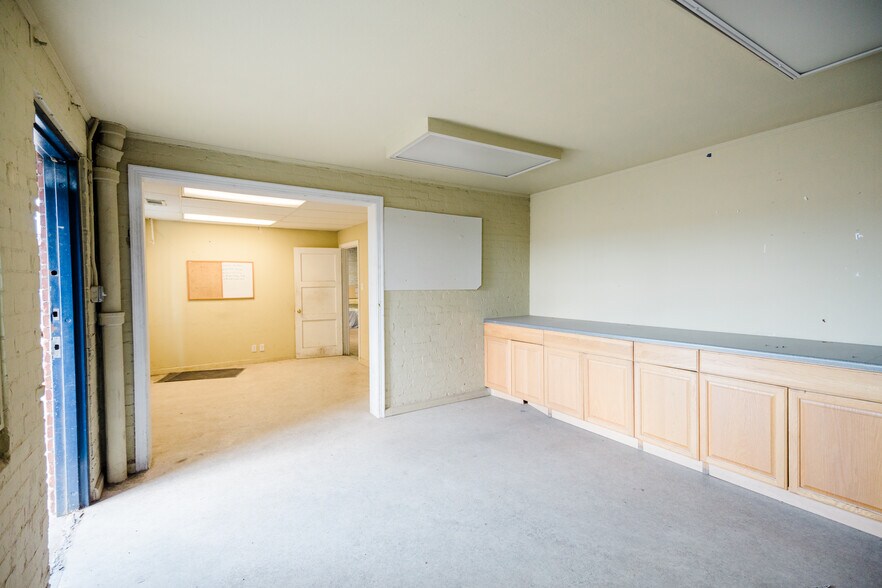 More Photos Of 845 S Topeka Ave, Fresno Manufacturing For Sale