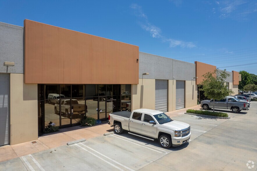 More Photos Of 9027 Canoga Ave, Canoga Park Manufacturing For Lease