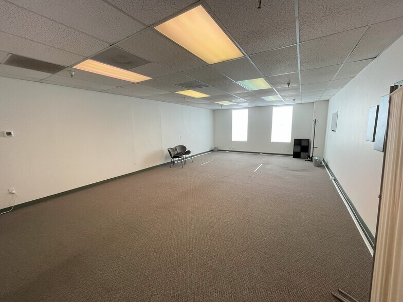 More Photos Of 6200 Center St, Clayton Unknown For Lease