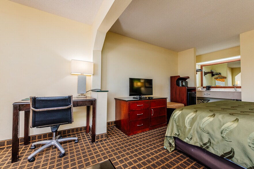 More Photos Of 115 Chapman Rd, Byron Hotel For Sale