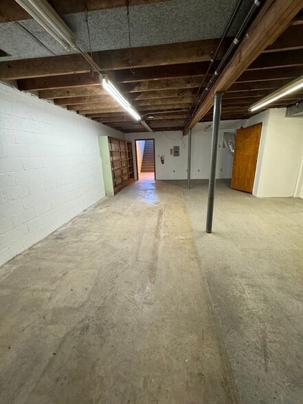 More Photos Of 6 Airline St, Belmont Freestanding For Lease