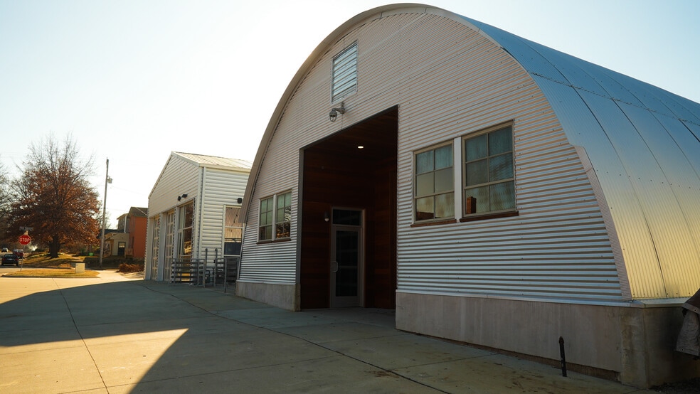 More Photos Of 839-841 Pennsylvania St, Lawrence Warehouse For Sale