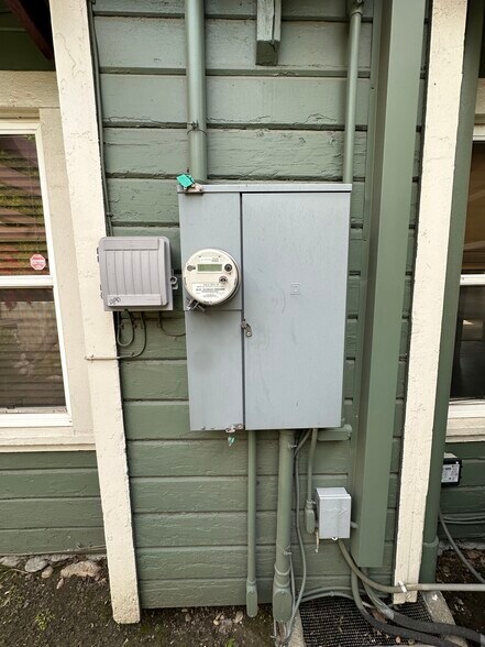 More Photos Of 9625 8th St, Rancho Cucamonga Contractor Storage Yard For Sale