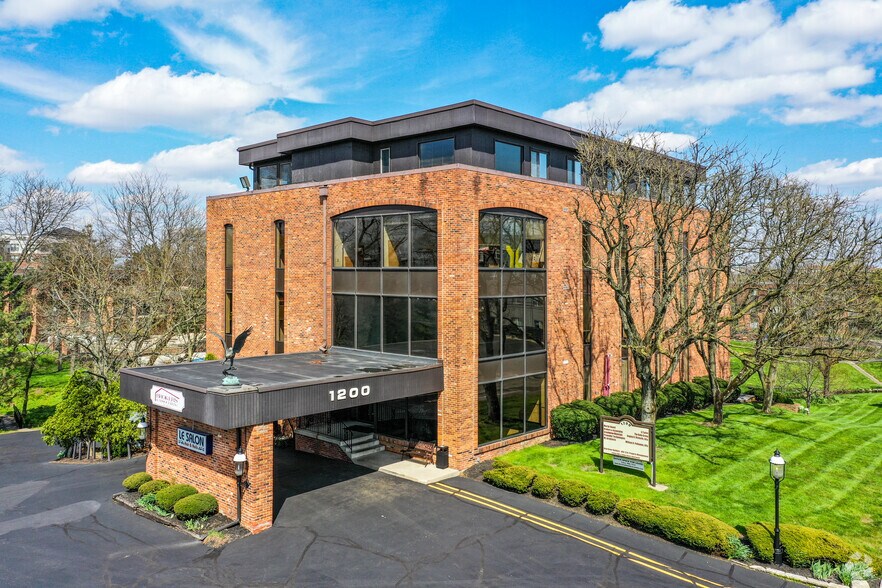 More Photos Of 1200 Chambers Rd, Columbus Office For Lease