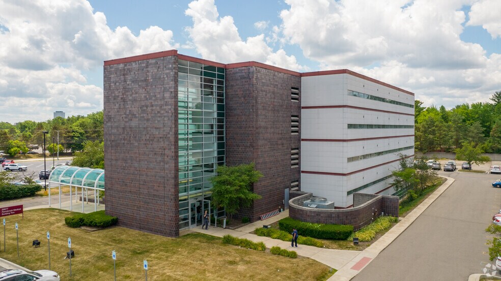 More Photos Of 29877 Telegraph Rd, Southfield Medical For Lease