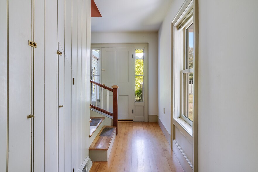 More Photos Of 3 Elm Hill Rd, Peterborough Freestanding For Sale