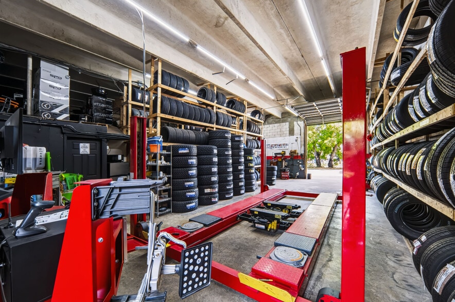 More Photos Of 2422 N Military Trl, West Palm Beach Warehouse For Sale