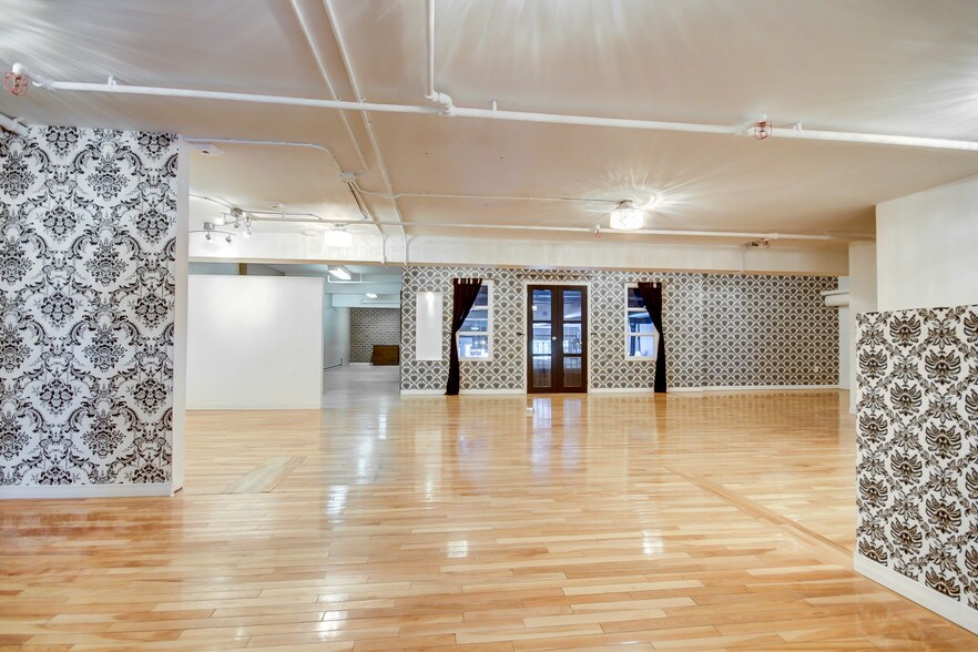 More Photos Of 75 Prom Du Portage, Gatineau Storefront Retail Office For Sale