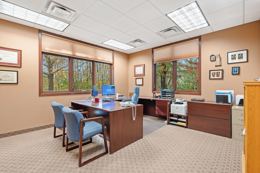 More Photos Of 225 Cedardale Dr SE, Owatonna Office For Sale