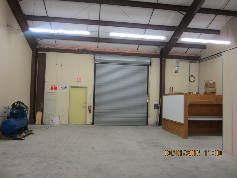 More Photos Of 1425 Universal City Blvd, Universal City Light Manufacturing For Lease