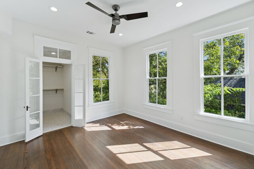 More Photos Of 321 E Dewey Pl, San Antonio Office For Sale