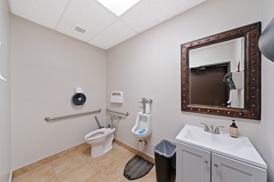 More Photos Of 8627-4B Cinnamon Creek Dr, San Antonio Medical For Lease