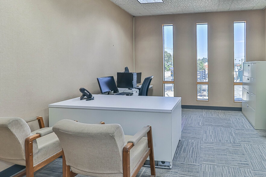 More Photos Of 1625 Riverside Dr, Los Angeles Warehouse For Lease