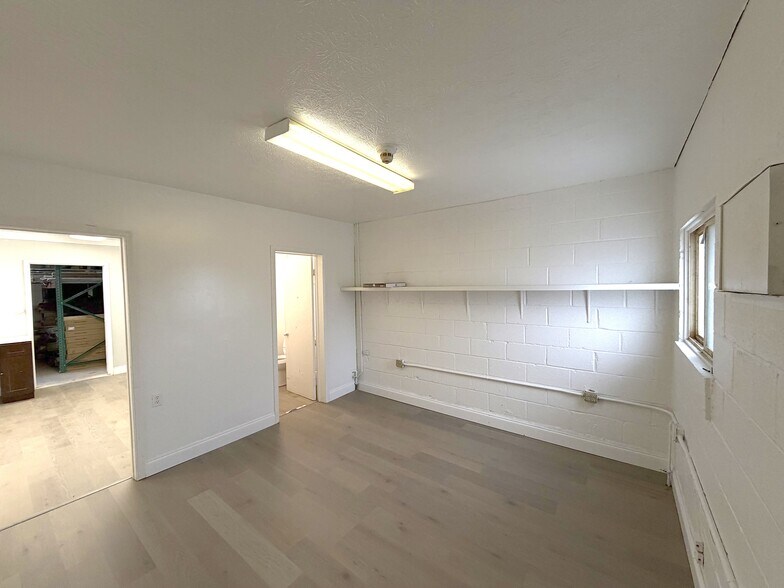 More Photos Of 449 N Cameron St, Winchester Manufacturing For Lease