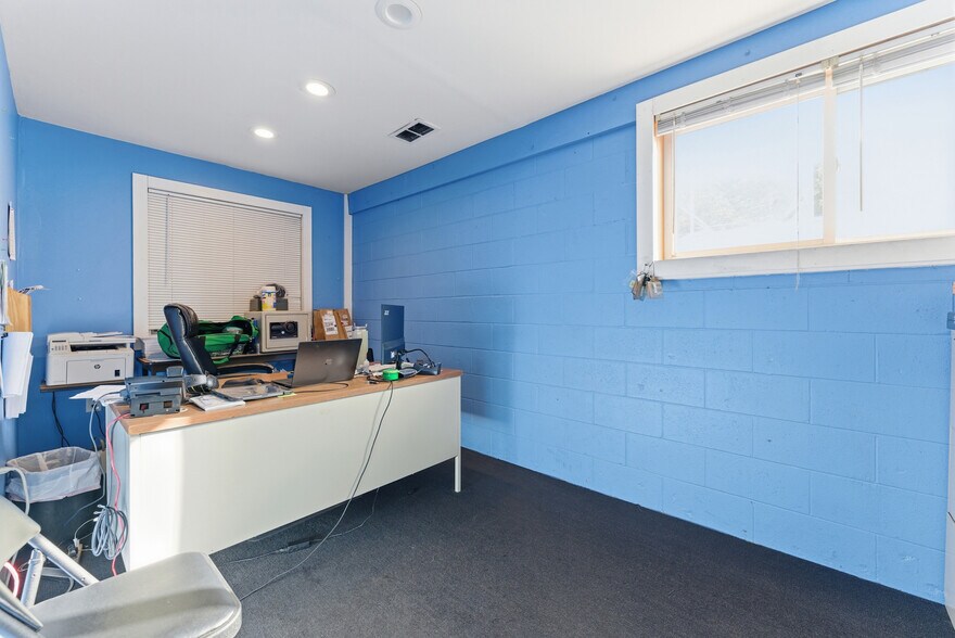 More Photos Of 34 Elise St, Westfield Industrial For Sale