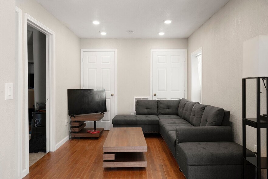 More Photos Of 1558 Dallas St, Aurora Apartments For Sale