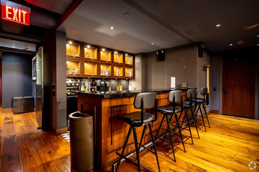 More Photos Of 230 Park Ave, New York Coworking Space