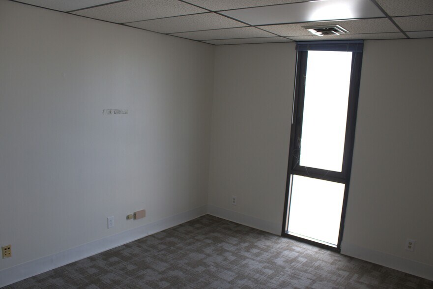 More Photos Of 1331 N Stewart Ave, Springfield Medical For Lease