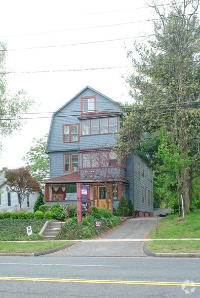 More Photos Of 2833-2837 Main St, Glastonbury Loft Creative Space For Lease