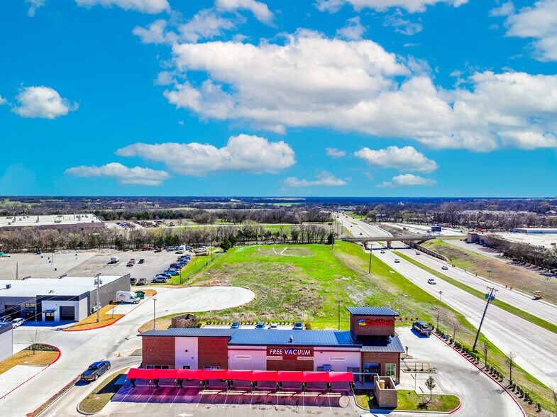 More Photos Of 551 University Dr, McKinney Showroom For Lease