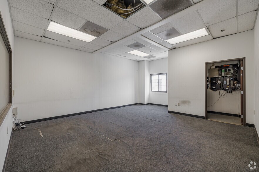 More Photos Of 1364 E 15th St, Los Angeles Warehouse For Sale