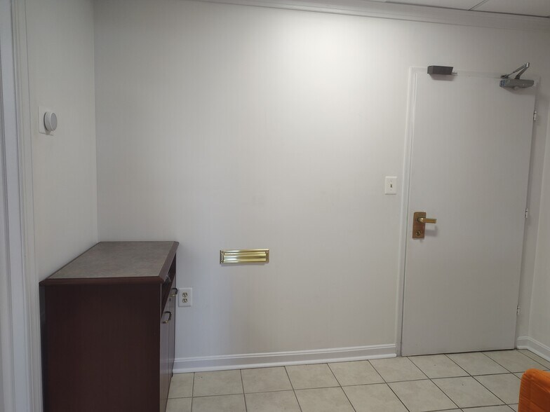 More Photos Of 50 S Pickett St, Alexandria Medical For Sale