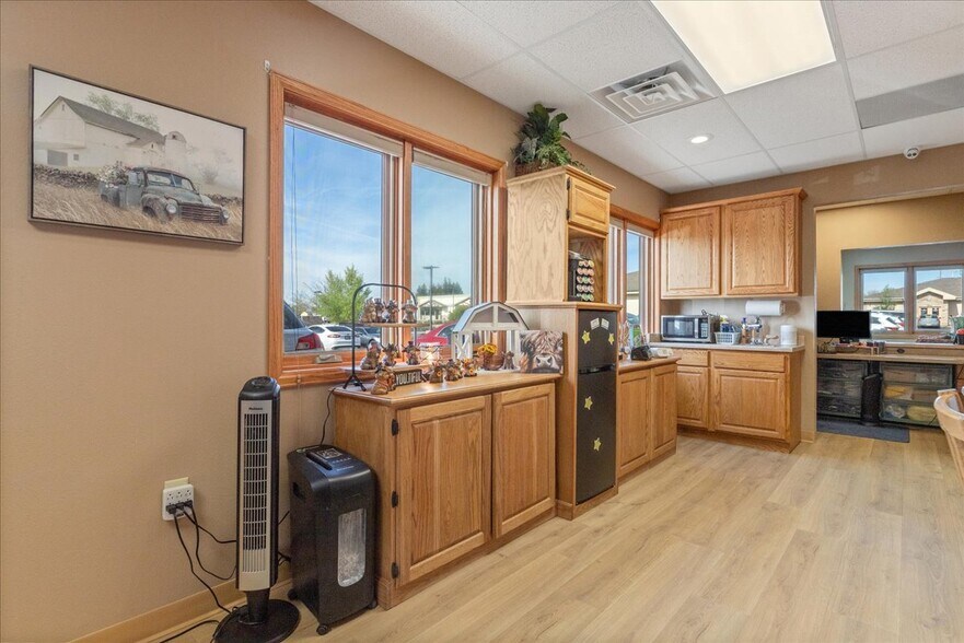 More Photos Of 4100-4140 Laramie St, Cheyenne Medical For Sale