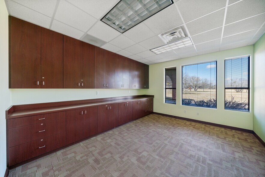 More Photos Of 7704 S Loop 1604 E, Elmendorf Medical For Lease