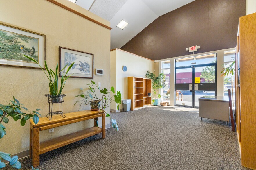 More Photos Of 422 S 5th St, Klamath Falls Office For Sale