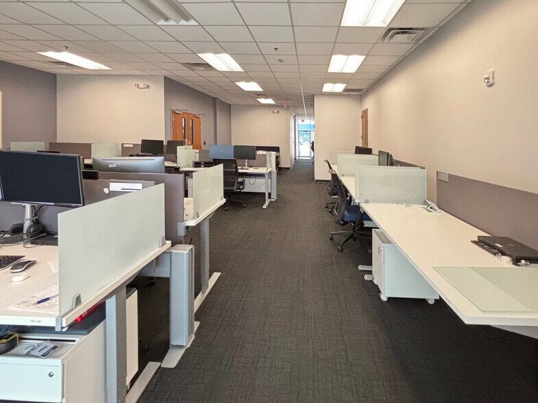 More Photos Of 8311 Cypress Plaza Dr, Jacksonville Office For Sale