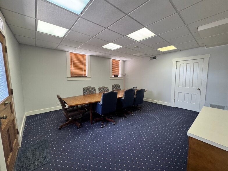 More Photos Of 121 S Center St, Clinton Office For Sale