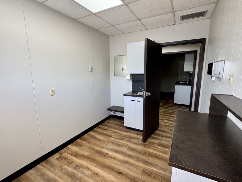 More Photos Of 830 Bethesda Dr, Zanesville Medical For Lease