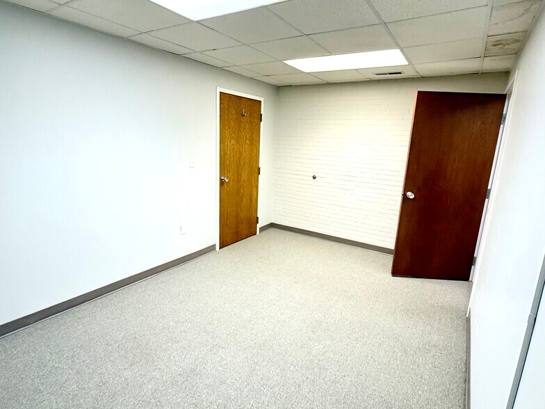More Photos Of 108 S Main St, Madisonville Office Residential For Sale