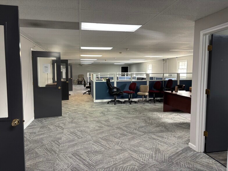 More Photos Of 1304 S Broad St, Monroe Flex For Lease