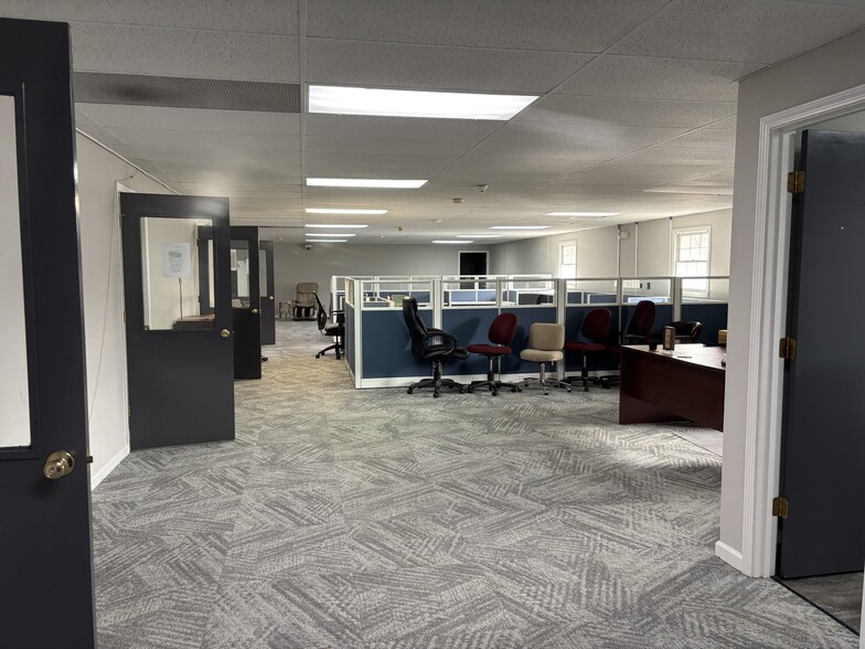 More Photos Of 1304 S Broad St, Monroe Flex For Lease
