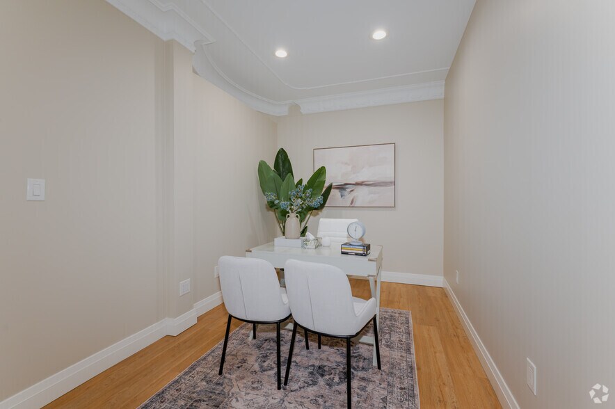 More Photos Of 340 Saskatoon St, London Showroom For Lease