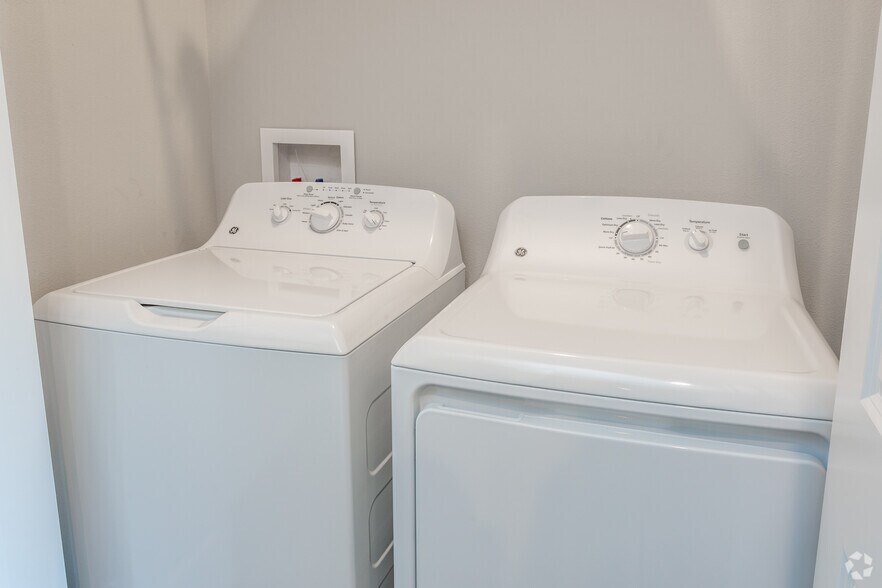 More Photos Of 2135 Edgewood Dr, Webster City Apartments For Sale