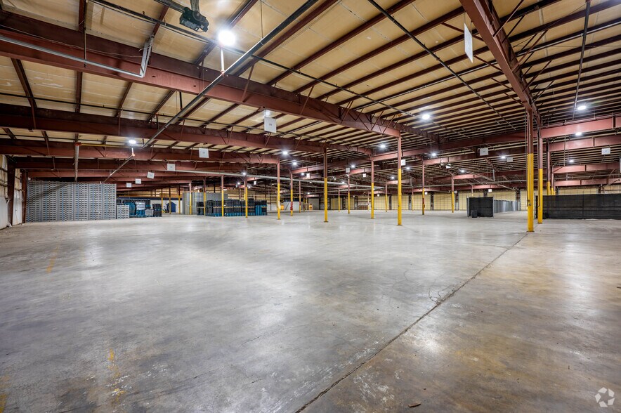 More Photos Of 325 12th St SE, Linton Manufacturing For Lease