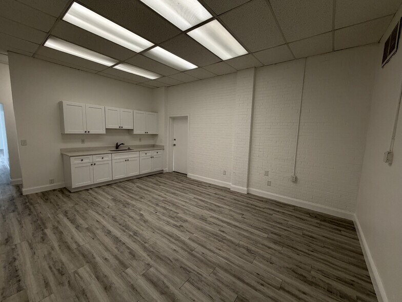 More Photos Of 1288 N Tamiami Trl, North Fort Myers Office For Sale