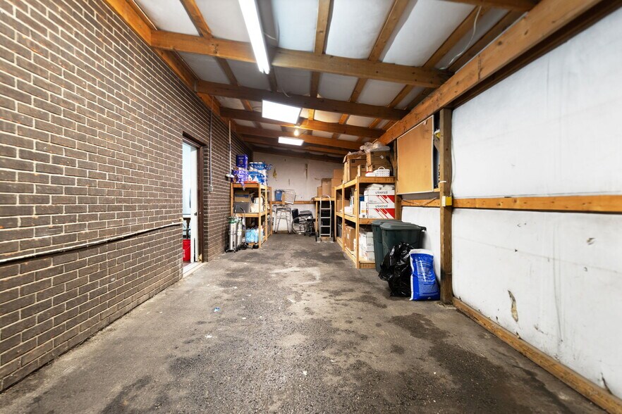 More Photos Of 725 S Main St, London Medical For Sale