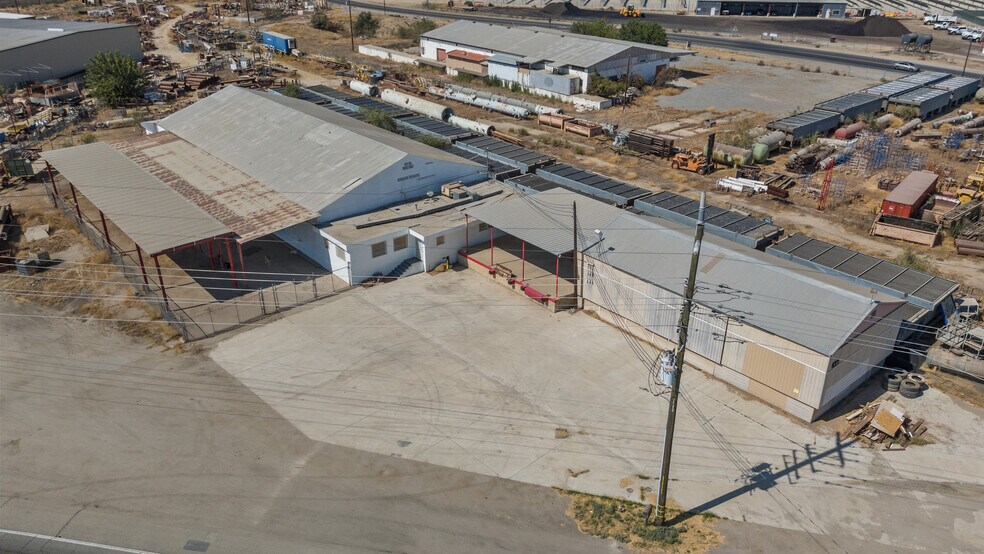 More Photos Of 550 Highway 46, Wasco Warehouse For Sale