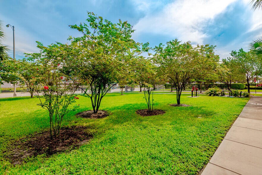 More Photos Of 20690 NW 27th Ave, Miami Gardens Multifamily For Sale