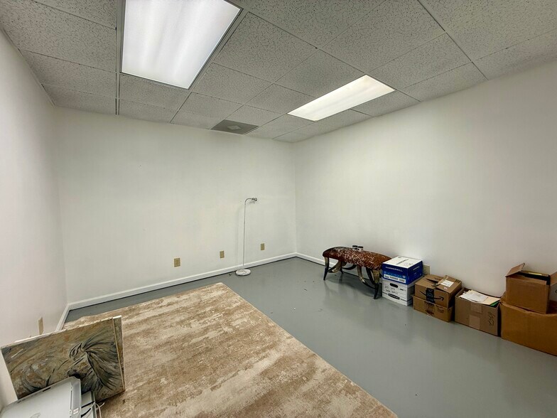 More Photos Of 11815 US Highway 15-501, Aberdeen Distribution For Lease