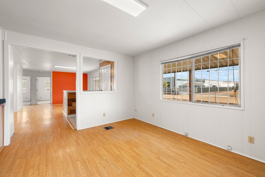 More Photos Of 547 N 4th Ave, Cornelius Warehouse For Lease