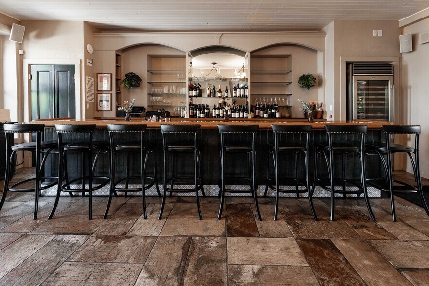 More Photos Of 241 1st St W, Sonoma Restaurant For Sale