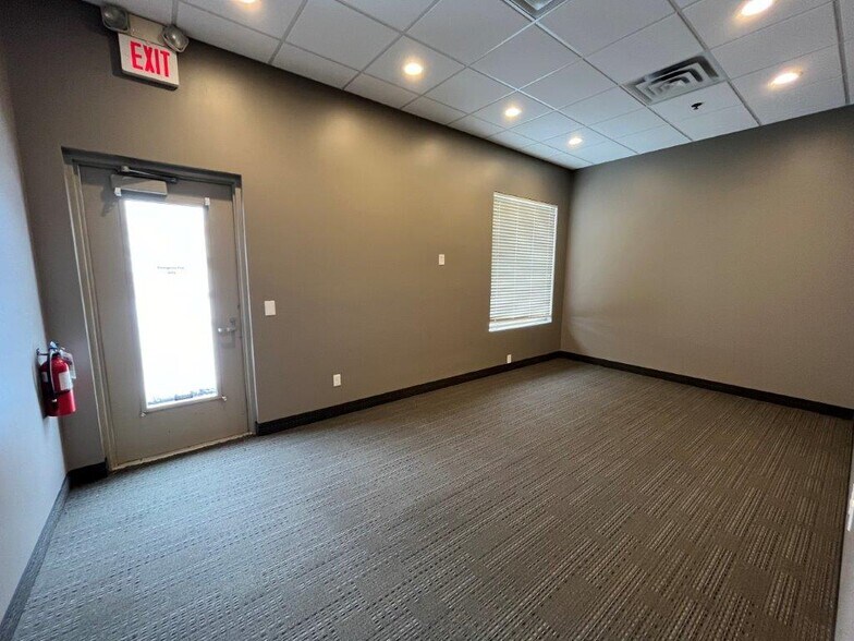 More Photos Of 14551 Judicial Rd, Burnsville Office For Sale