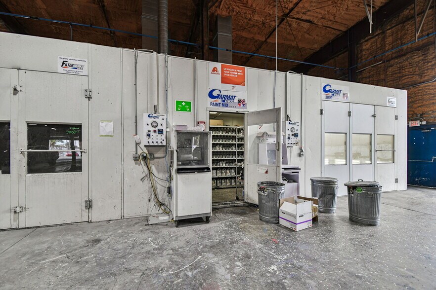 More Photos Of 4811 W Sligh Ave, Tampa Warehouse For Lease