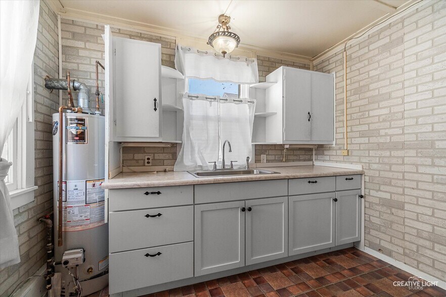 More Photos Of 101 W Church St, Sandwich Office For Sale